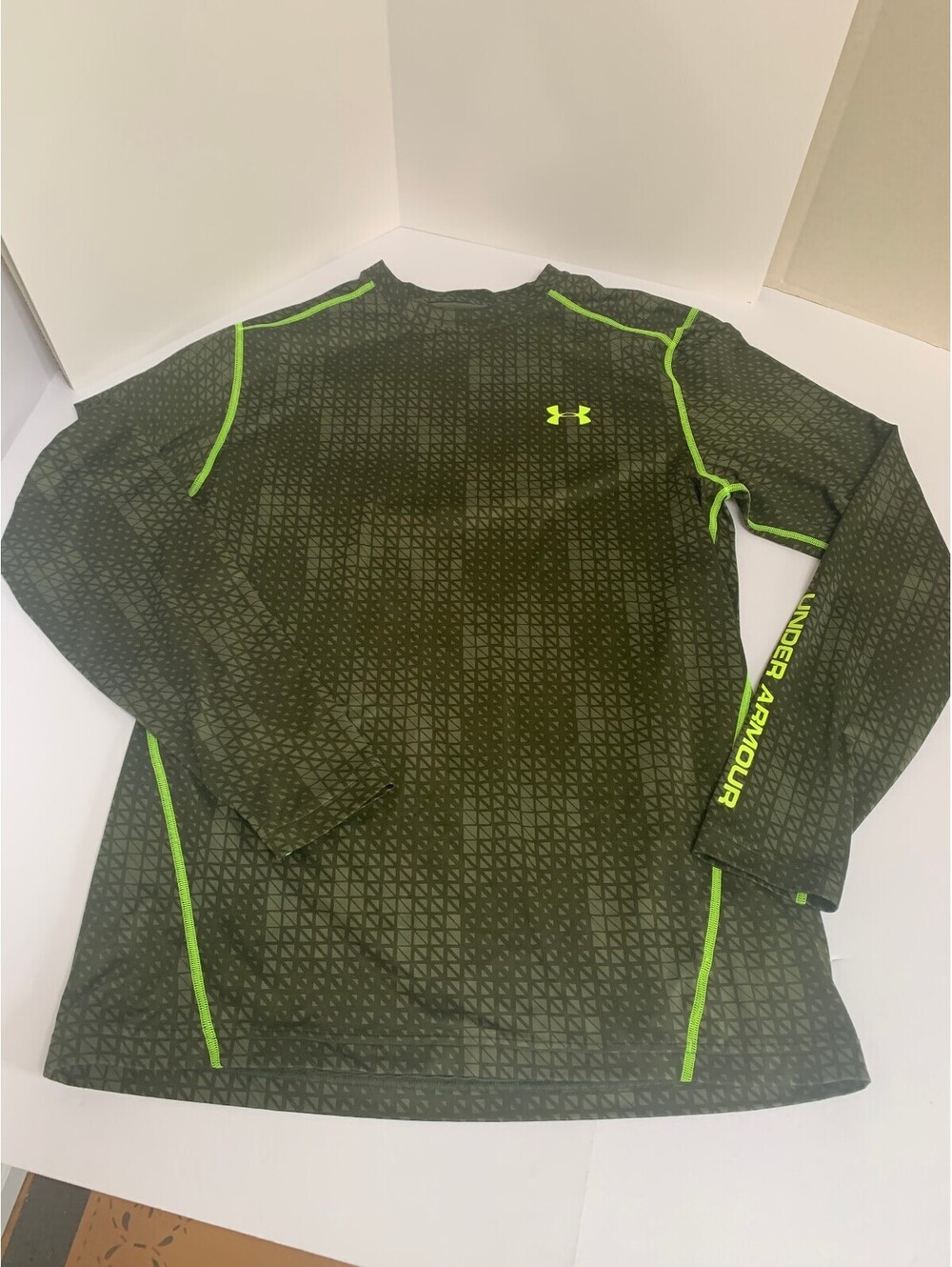 Under Armour ColdGear Fitted Shirt Size L Black Green Compression Athletic